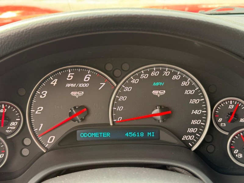 Chevrolet Corvette Vehicle Full-screen Gallery Image 13