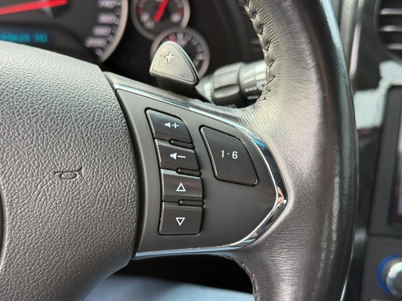 Chevrolet Corvette Vehicle Full-screen Gallery Image 14