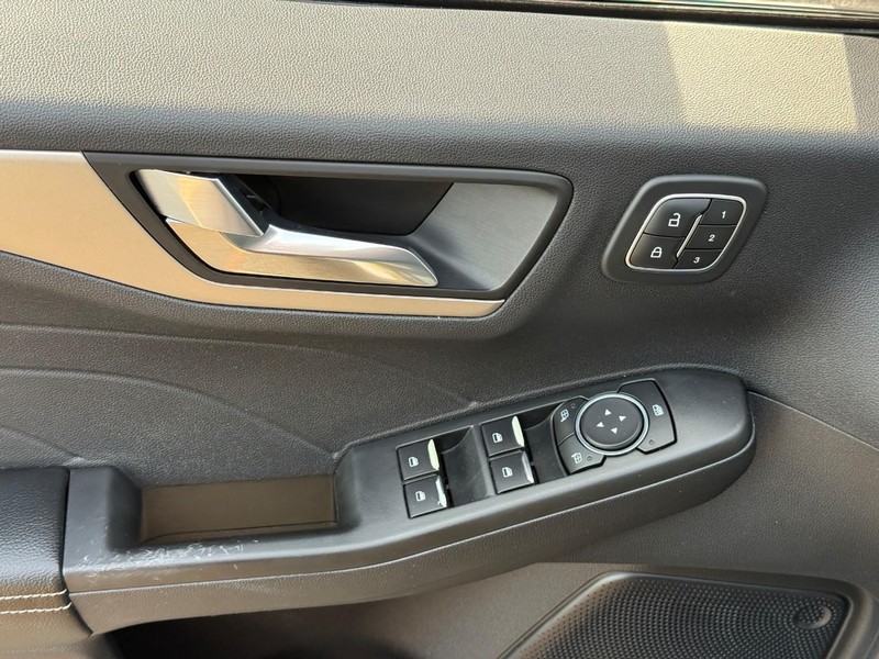 Ford Escape Vehicle Image 19
