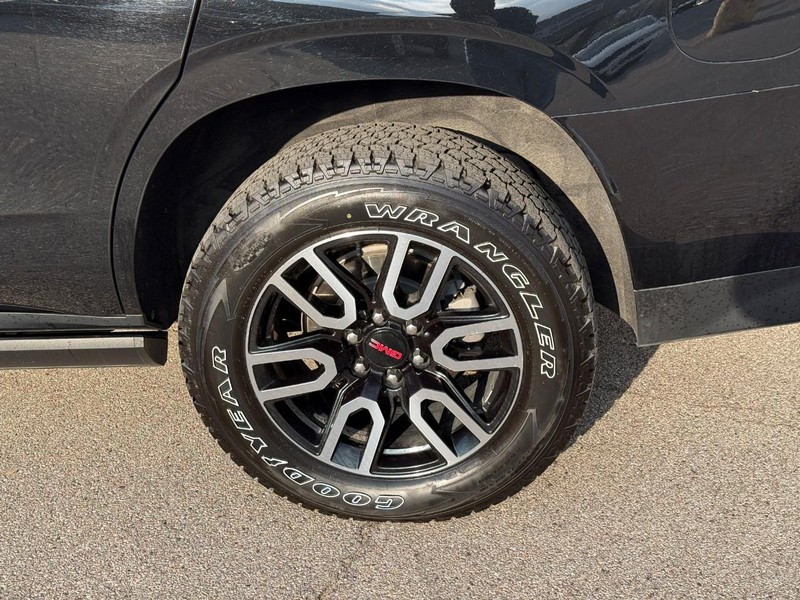 GMC Yukon Vehicle Image 05