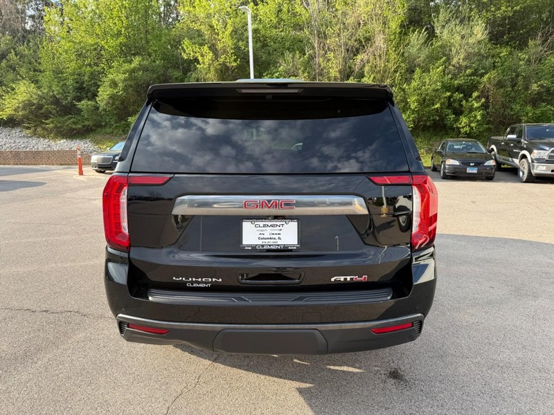 GMC Yukon Vehicle Image 09