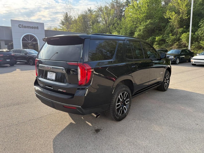 GMC Yukon Vehicle Image 11