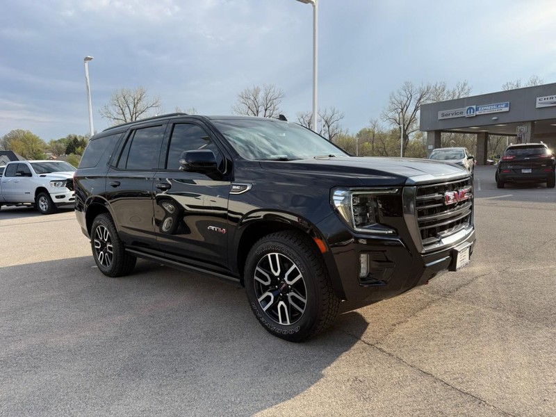 GMC Yukon Vehicle Image 12