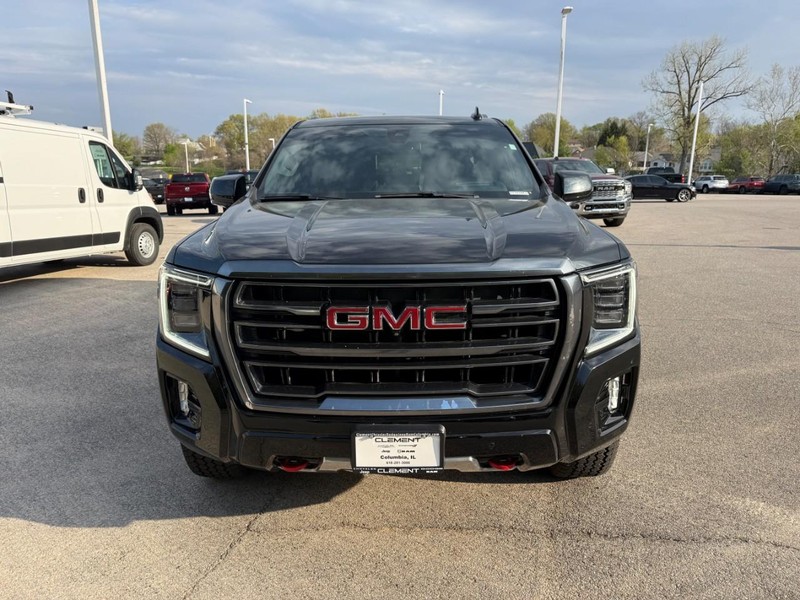 GMC Yukon Vehicle Image 13