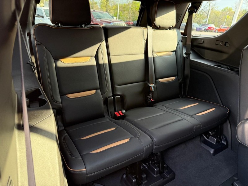 GMC Yukon Vehicle Image 15