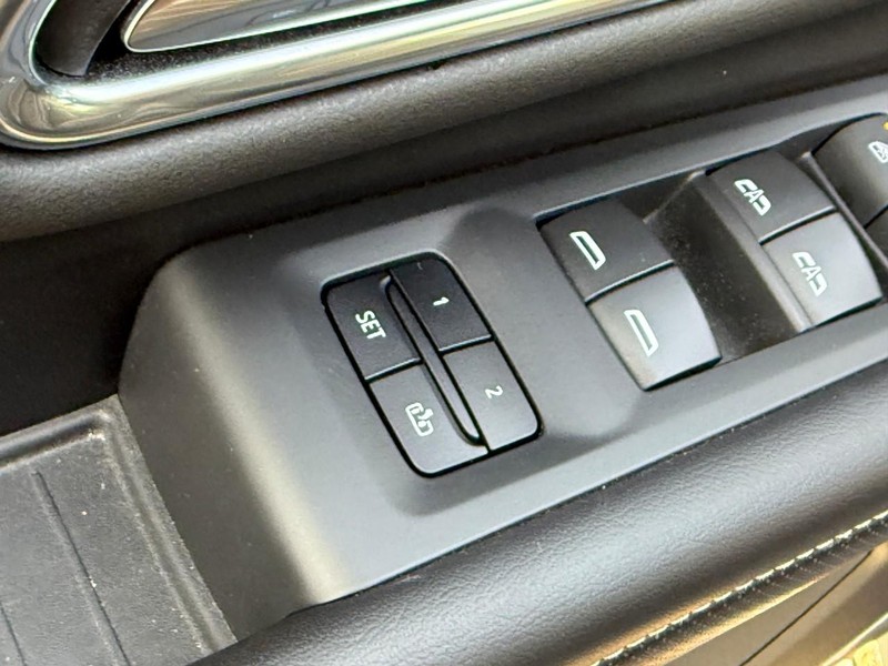 GMC Yukon Vehicle Image 21