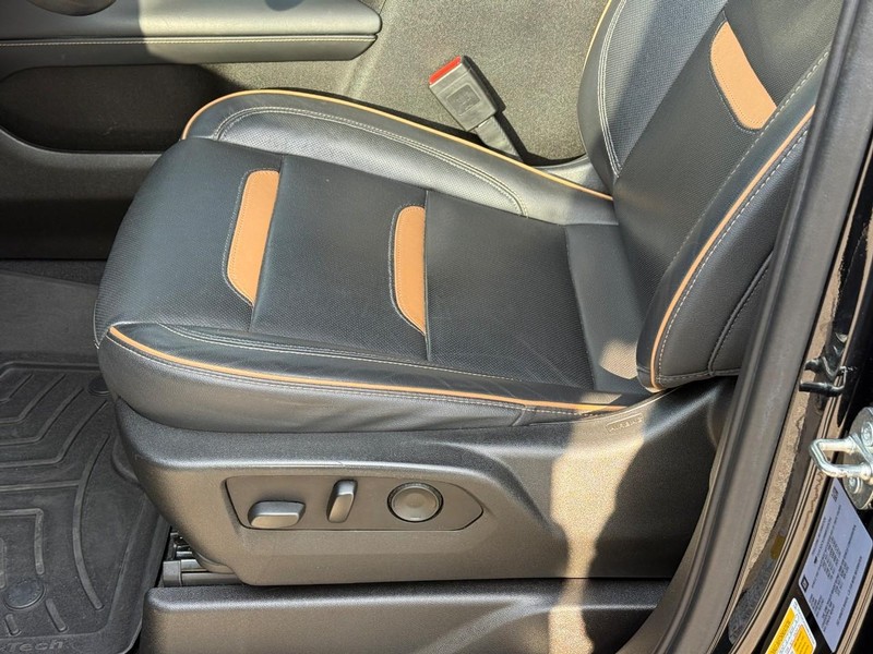 GMC Yukon Vehicle Image 22