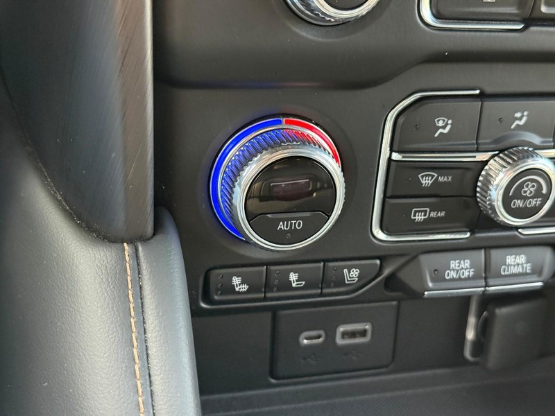 GMC Yukon Vehicle Image 27