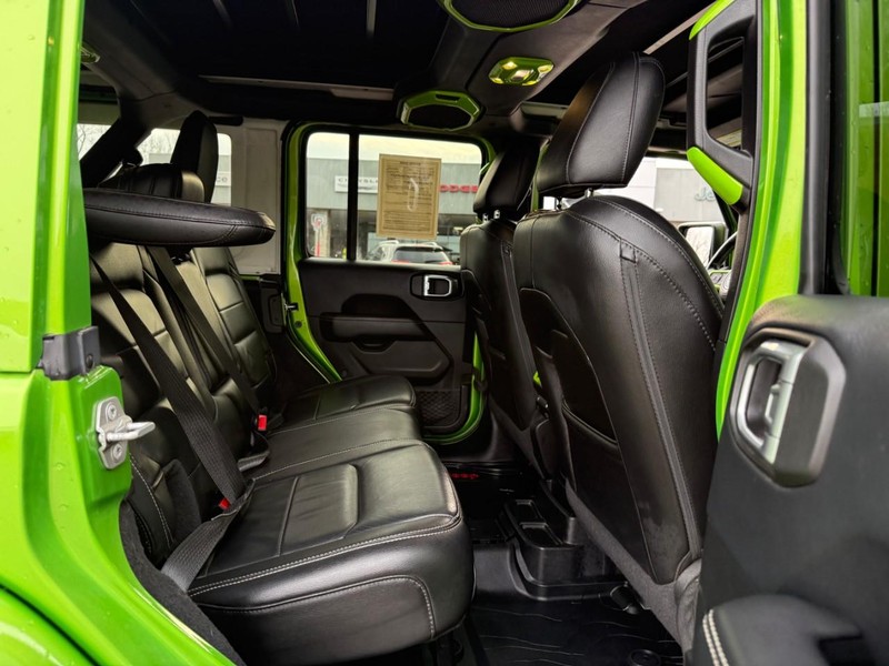 Jeep Wrangler Unlimited Vehicle Full-screen Gallery Image 10