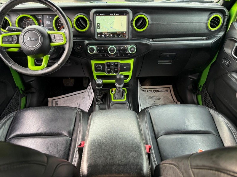 Jeep Wrangler Unlimited Vehicle Full-screen Gallery Image 11