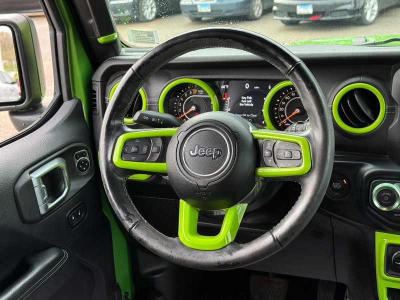 Jeep Wrangler Unlimited Vehicle Full-screen Gallery Image 12