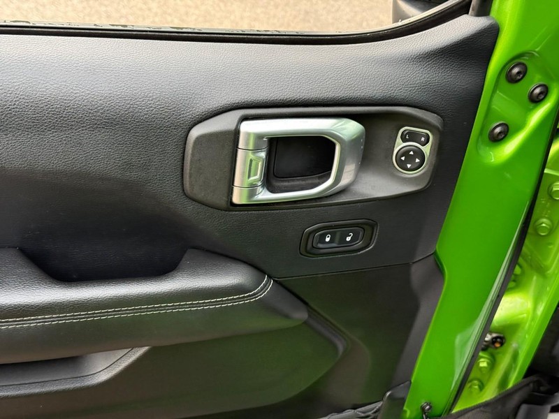 Jeep Wrangler Unlimited Vehicle Full-screen Gallery Image 15