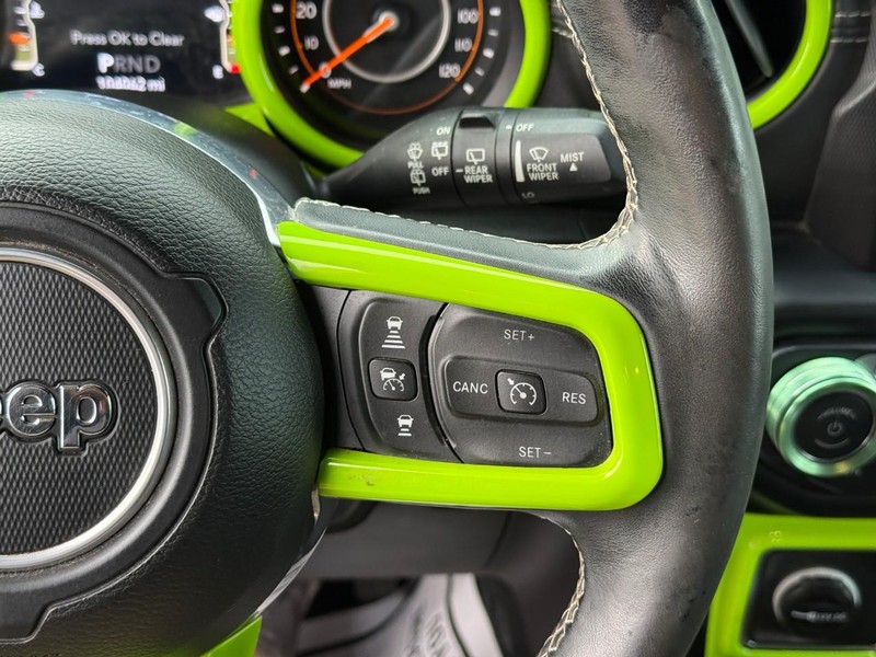 Jeep Wrangler Unlimited Vehicle Full-screen Gallery Image 18