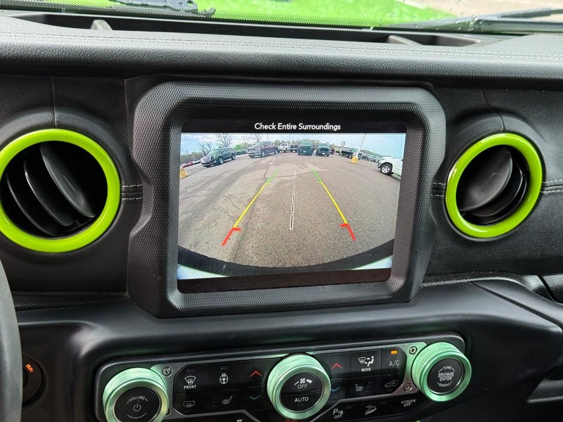 Jeep Wrangler Unlimited Vehicle Full-screen Gallery Image 22