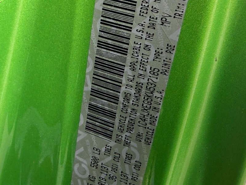 Jeep Wrangler Unlimited Vehicle Full-screen Gallery Image 23