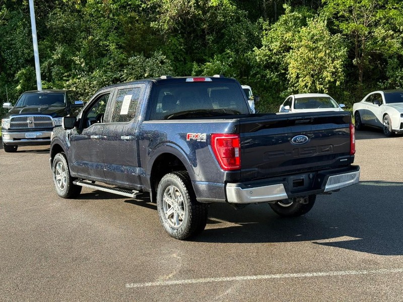 Ford F-150 Vehicle Full-screen Gallery Image 3