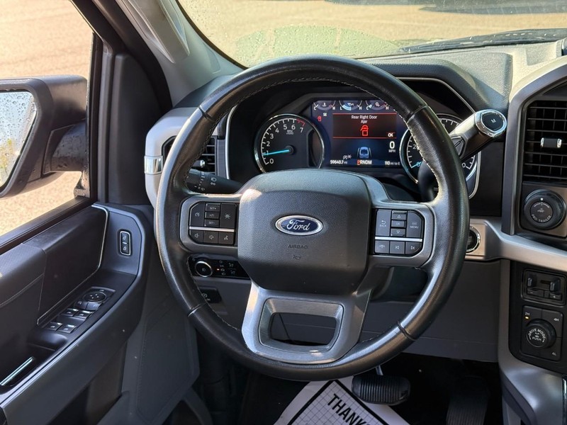 Ford F-150 Vehicle Full-screen Gallery Image 12