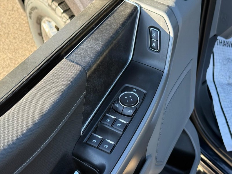 Ford F-150 Vehicle Full-screen Gallery Image 15