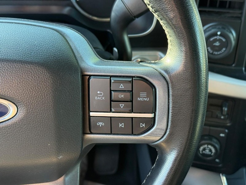 Ford F-150 Vehicle Full-screen Gallery Image 18