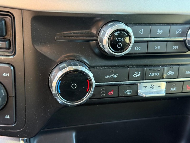 Ford F-150 Vehicle Full-screen Gallery Image 21