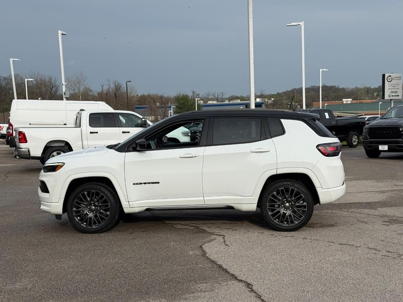 Jeep Compass Vehicle Full-screen Gallery Image 2