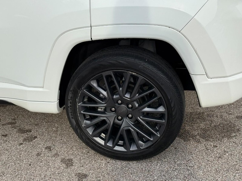 Jeep Compass Vehicle Full-screen Gallery Image 4