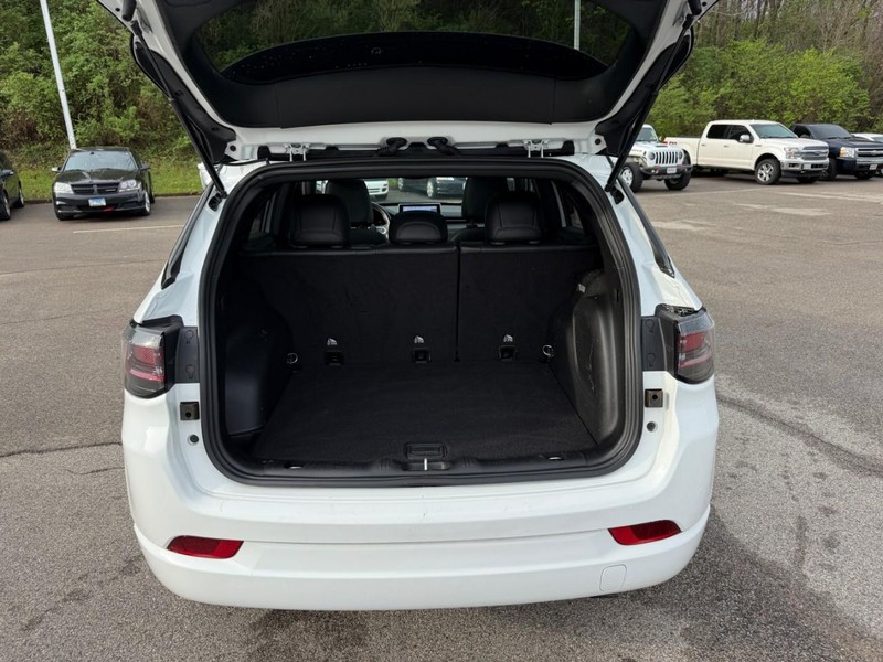 Jeep Compass Vehicle Full-screen Gallery Image 5