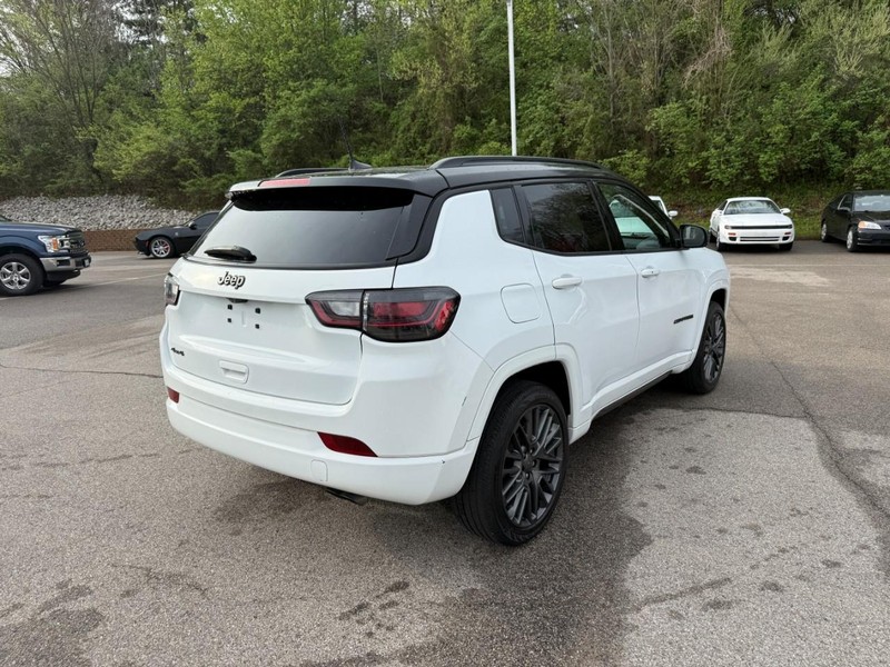 Jeep Compass Vehicle Full-screen Gallery Image 7