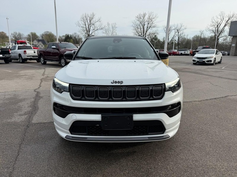 Jeep Compass Vehicle Full-screen Gallery Image 9