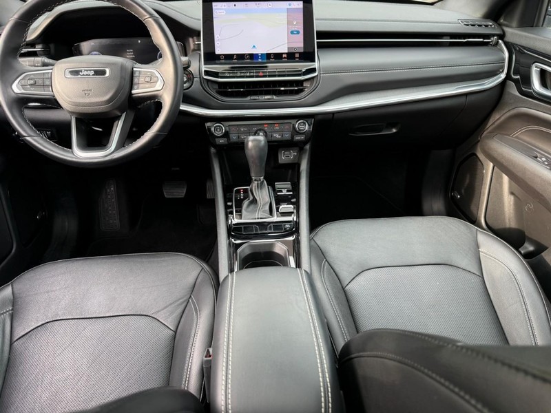 Jeep Compass Vehicle Full-screen Gallery Image 11