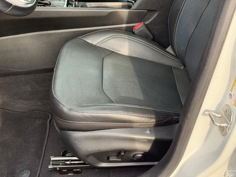 Jeep Compass Vehicle Full-screen Gallery Image 16