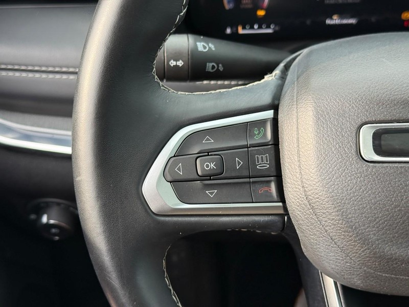 Jeep Compass Vehicle Full-screen Gallery Image 18