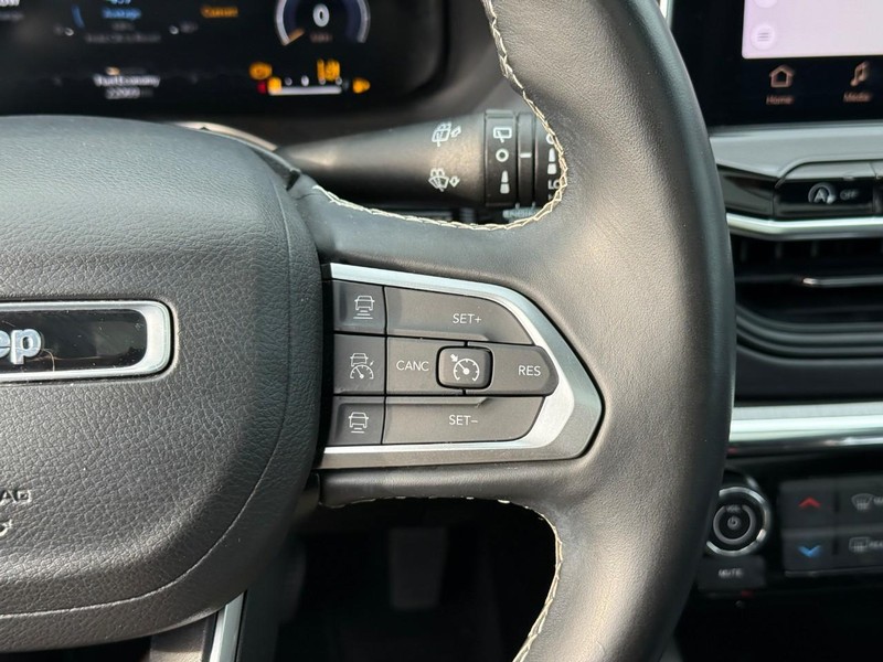 Jeep Compass Vehicle Full-screen Gallery Image 19