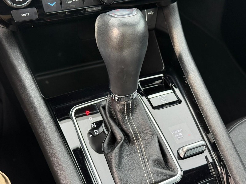 Jeep Compass Vehicle Full-screen Gallery Image 20