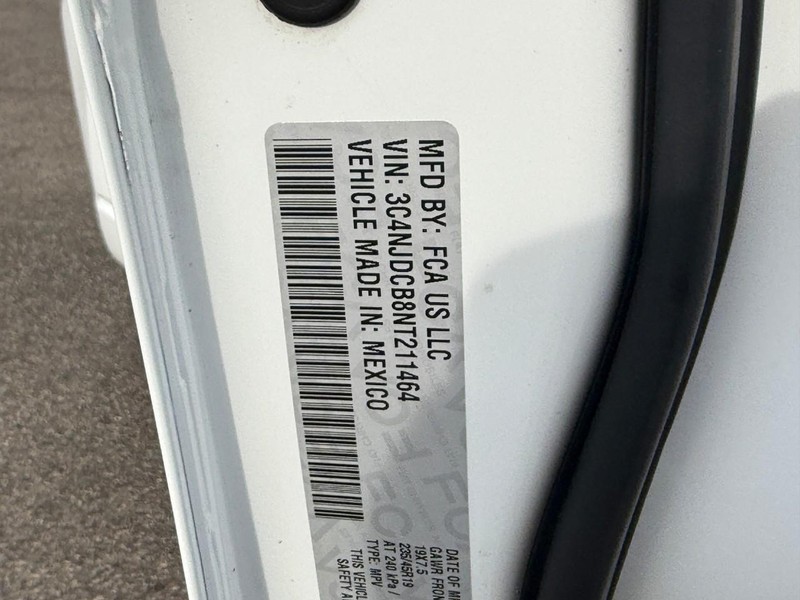 Jeep Compass Vehicle Full-screen Gallery Image 23