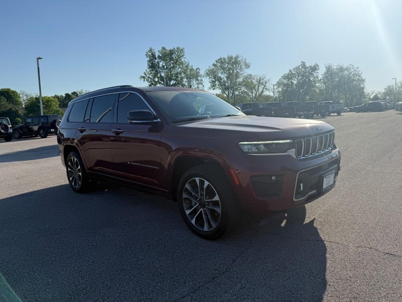 Jeep Grand Cherokee L Vehicle Image 11