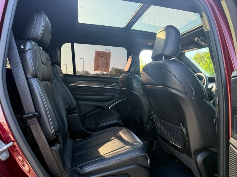 Jeep Grand Cherokee L Vehicle Image 13