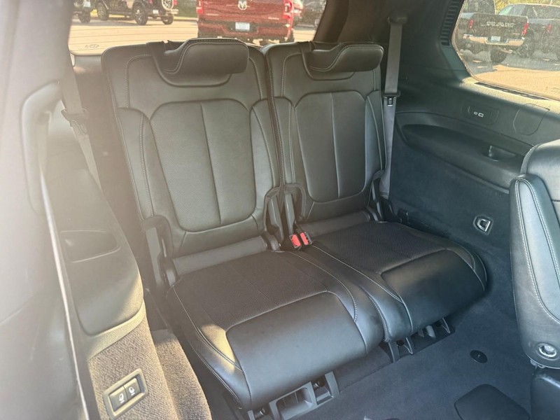 Jeep Grand Cherokee L Vehicle Image 14