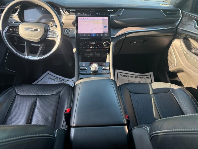 Jeep Grand Cherokee L Vehicle Image 15