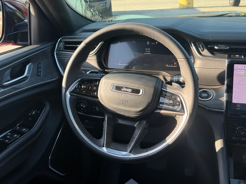 Jeep Grand Cherokee L Vehicle Image 16