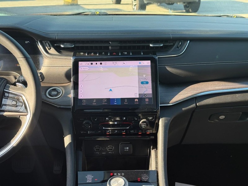 Jeep Grand Cherokee L Vehicle Image 17