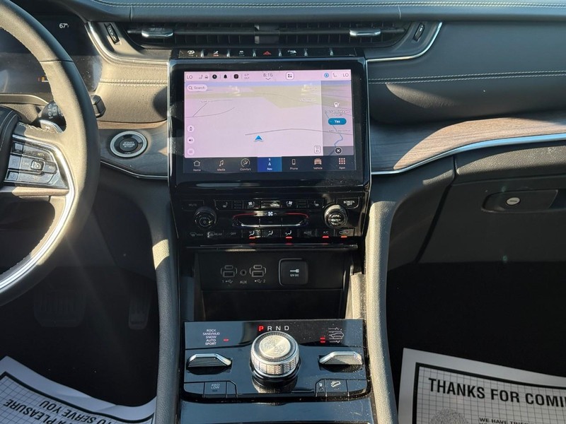 Jeep Grand Cherokee L Vehicle Image 18