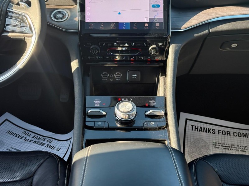 Jeep Grand Cherokee L Vehicle Image 19