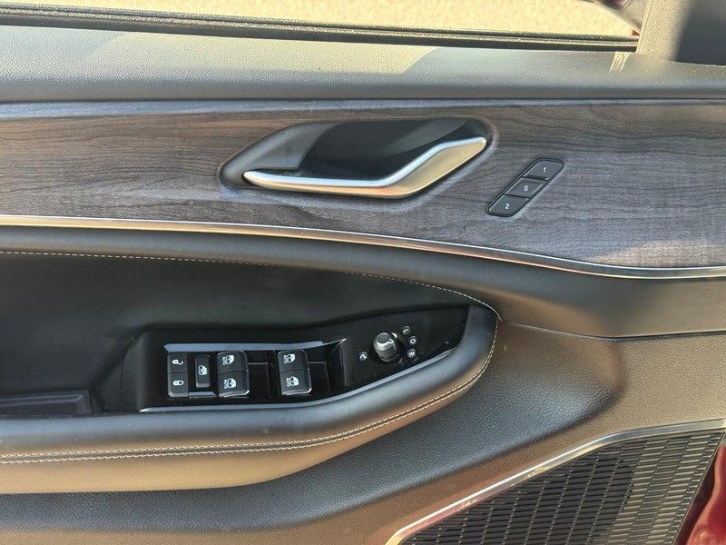 Jeep Grand Cherokee L Vehicle Image 20