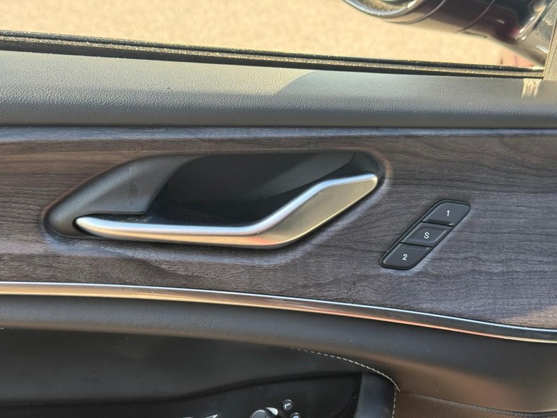 Jeep Grand Cherokee L Vehicle Image 21