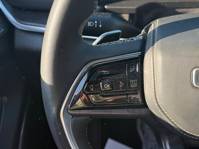 Jeep Grand Cherokee L Vehicle Image 24