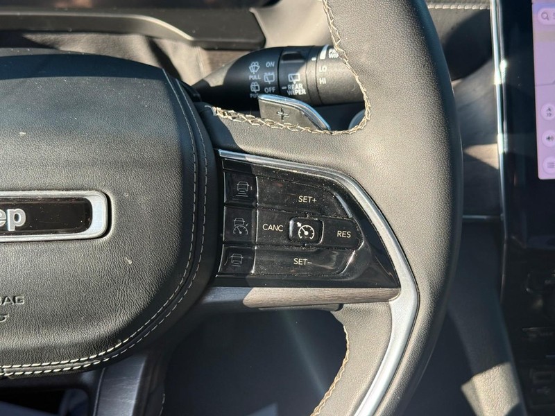 Jeep Grand Cherokee L Vehicle Image 25