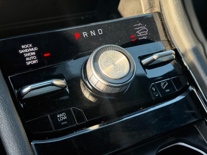 Jeep Grand Cherokee L Vehicle Image 27