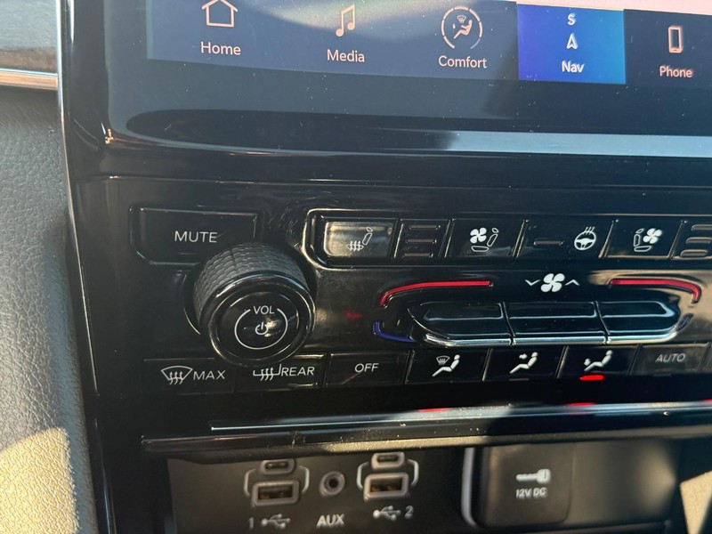 Jeep Grand Cherokee L Vehicle Image 28