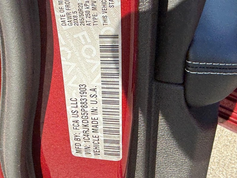 Jeep Grand Cherokee L Vehicle Image 30